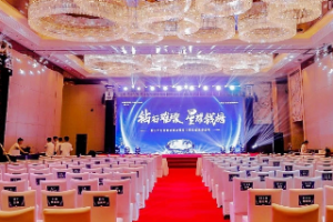 椅子上贴嘉宾座位帖怎么贴